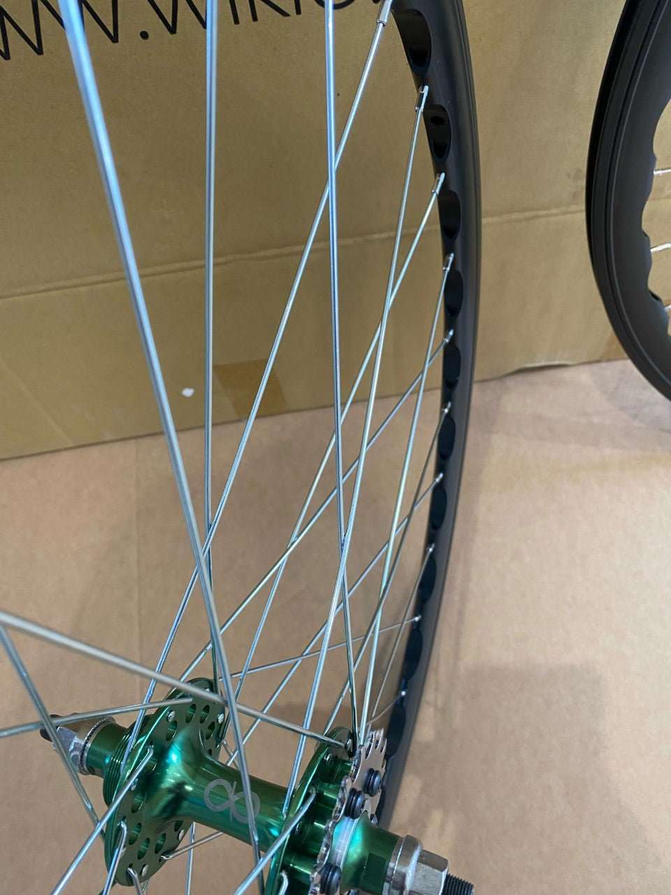 Black 30mm Deep-V 700c Wheelset Front and Rear Green Hubs - wlkie