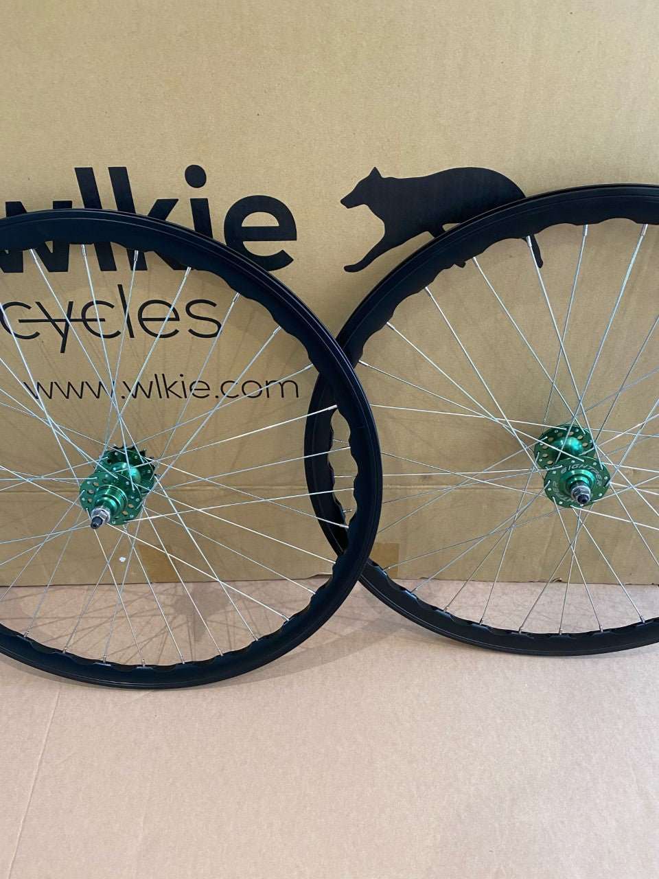 Black 30mm Deep-V 700c Wheelset Front and Rear Green Hubs - wlkie
